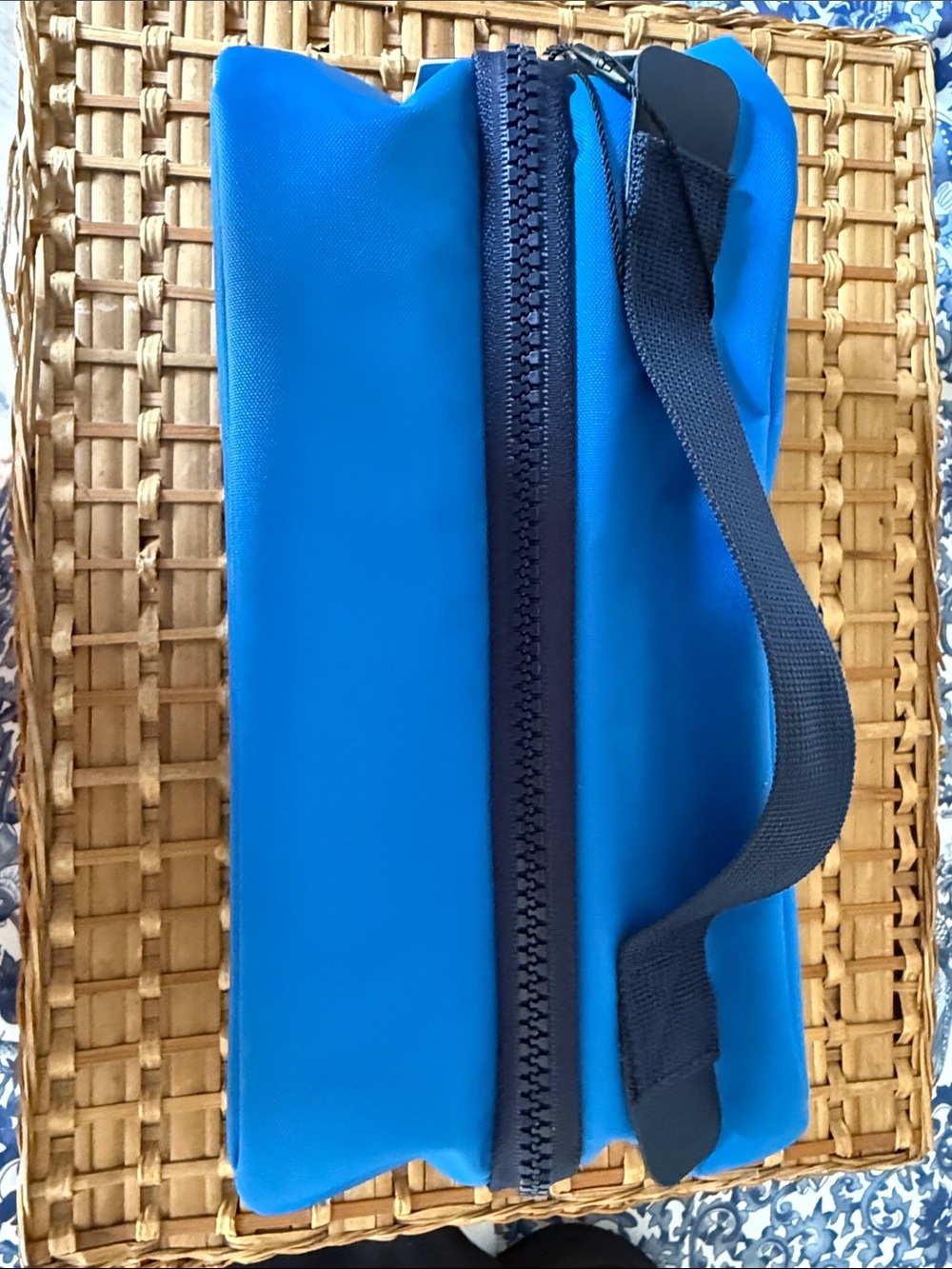 Cincha Bright Blue Toiletry Bag - Picture 6 of 6
